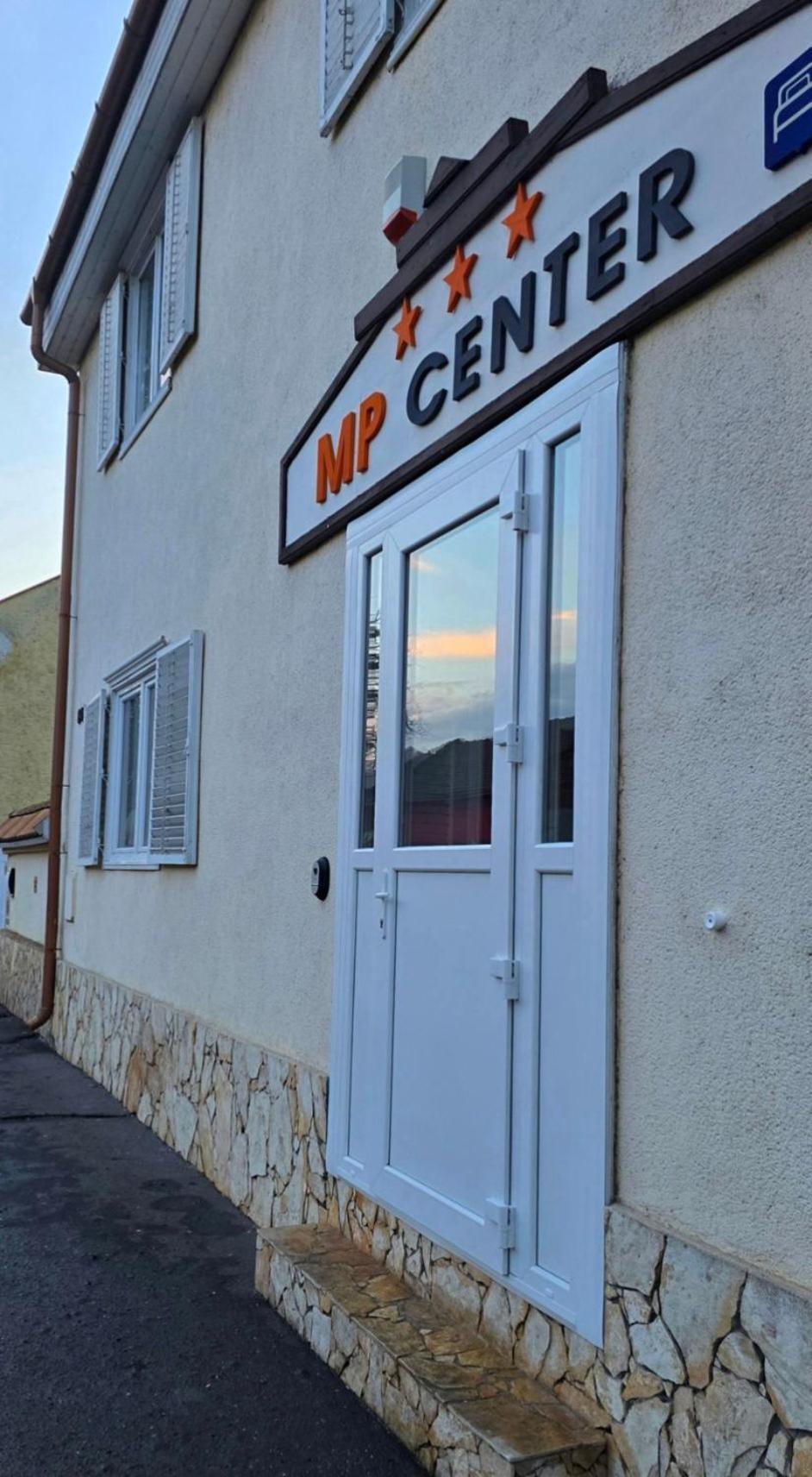 Mp Center Maganszallas Miskolc Exterior photo
