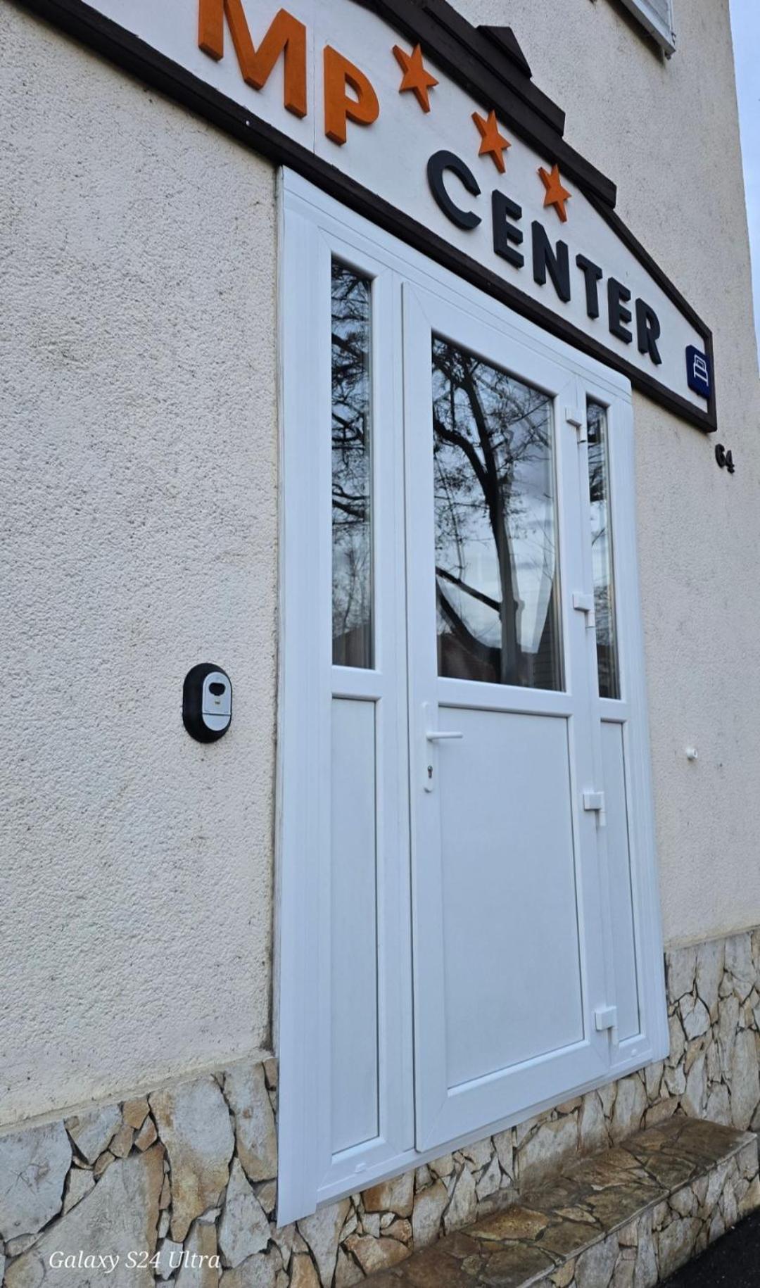 Mp Center Maganszallas Miskolc Exterior photo
